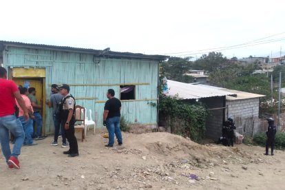 Unos sujetos sorprendieron a los tres jóvenes se hacían cortes de cabello fuera de una vivienda.