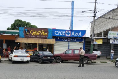 Frente a una panadería sorprendieron a balazos a un hombre.