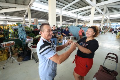 Es imposible que alguien no baile durante una de sus presentaciones.