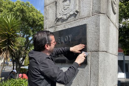 Una de las tareas más complicadas fue remover los grafitis de los bustos en la Plaza de los Presidentes.