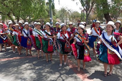 Para la elección de la Chola Cuencana se hallan inscritas 20 jóvenes nativas.