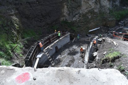 En la quebrada de El Tejado aún se construyen estructuras de prevención.
