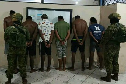 Varias personas fueron detenidas en Esmeraldas.