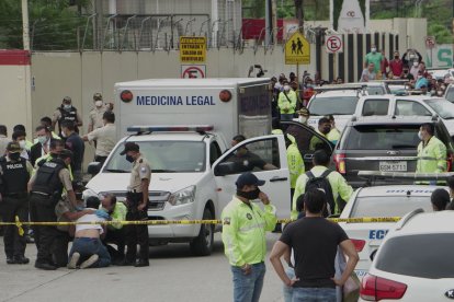 El presentador de televisión conducía su vehículo cuando fue interceptado por sus asesinos.