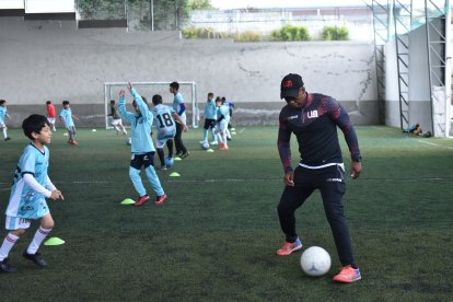 William Araujo ahora dirige la academia que lleva su nombre en el norte de Quito.