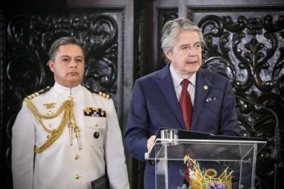 Casi a la par que se anunciaba en el país el inicio de los apagones, el presidente Guillermo Lasso participaba en un acto conmemorativo en Perú.