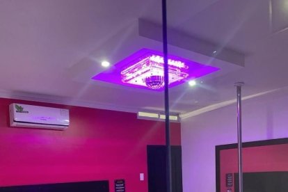 En diferentes sitios de placer han tomado medidas para las horas sin energía.