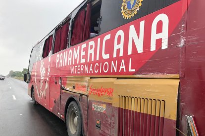 Esta sería la unidad de la cooperativa Panamericana contra la cual el chofer del bus 16 de Junio evitó impactarse.