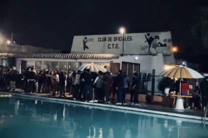 La piscina del club de la CTE. El motivo de los insultos del DJ hacia varios espectadores.