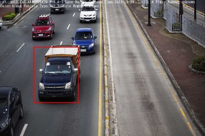 Los delincuentes viajaban en el balde de madera de esta camioneta.
