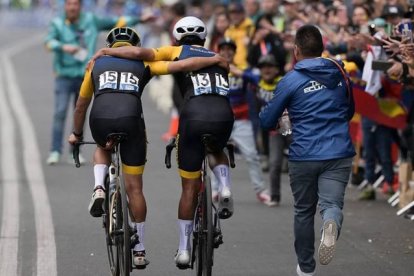 El Lagarto (d) resaltó el trabajo en conjunto con Richard Carapaz (i) para el triunfo.