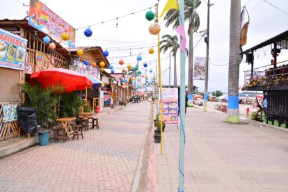 Algunos negocios en la provincia de El Oro estuvieron así, 'pelados'.