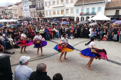 También hay danza.
