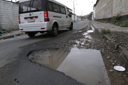 El mal estado de las calles afecta también a quienes por aquí transitan.