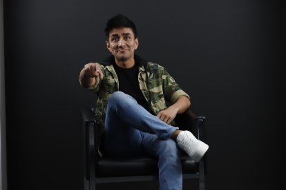 Emerson Morocho le da vida a Señorita Laura, su personaje.