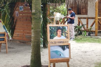 Un altar para Isra lo esperaba en Montañita.
