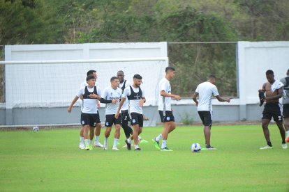 Emelec se alista para recibir a Barcelona, el 12 de noviembre en el estadio Capwell.