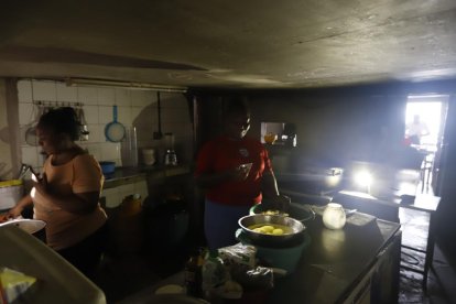 Continuarán los cortes de luz en Guayaquil