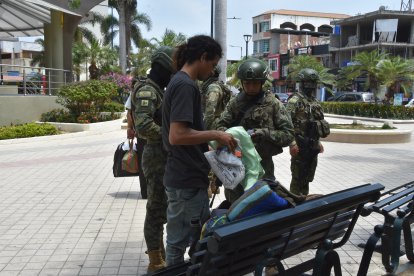 El control militar a los venezolanos es una medida que se está aplicando en Huaquillas.