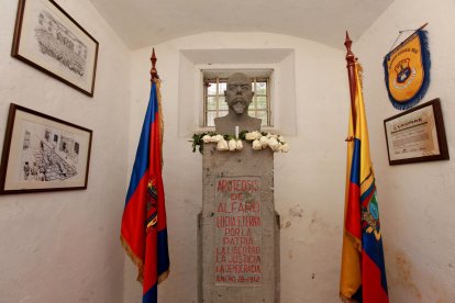 En el expenal se conservaba un busto de Eloy Alfaro en la celda que ocupó. No se sabe de su estado ahora.