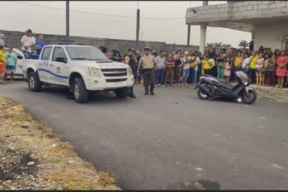 Tras el delito, los policías llegaron al sitio para comenzar con las investigaciones.