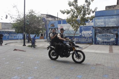 Policias realizaron rondas por el sector donde se registró la matanza.