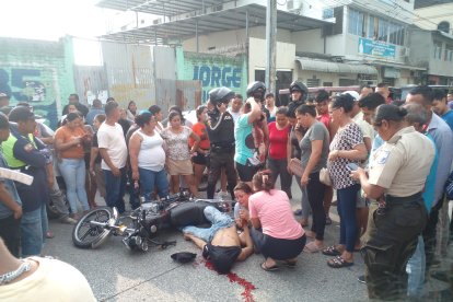 El motorizado iba por la 9 de Octubre, en Daule, cuando fue tiroteado.