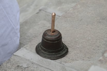 La campana que se usa durante las  procesiones tiene, al menos, 100 años.