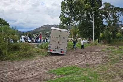 El cuerpo fue hallado en una zona boscosa a 25 kilómetros de Cuenca, en un sector cercano a la vía que conduce a Azogues, provincia de Cañar.