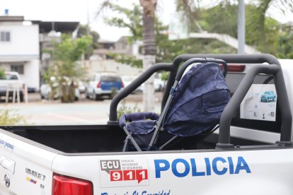 En este coche fue encontrado el bebito secuestrado en el sur de Guayaquil.