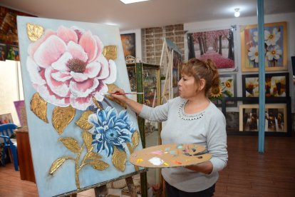 Margoth aprendió a pintar por su padre, quien también era artista.