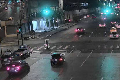 Cámaras de seguridad captó la motocicleta en la que se movilizaban los agentes.