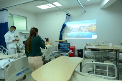 La canción ‘Color Esperanza’ fue coreada por el ‘público’ de la unidad de hospitalización.