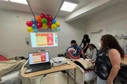 Los bingos los hacen acreedores de premios, también de sonrisas.