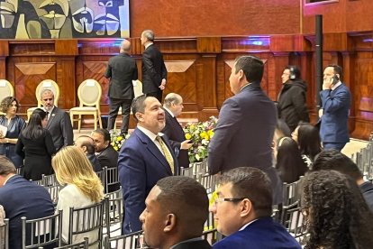 La plenaria de la Asamblea Nacional empieza a llenarse con los invitados.