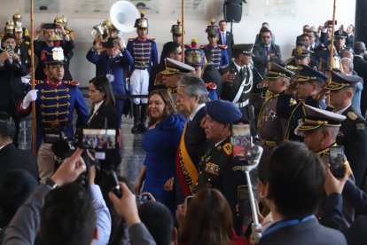 Guillermo Lasso recibió los honores antes de ingresar al pleno del Palacio Legislativo
