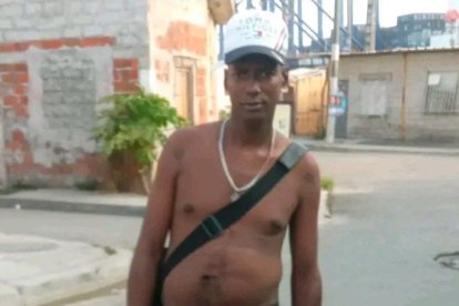 Kerubin decía ser miembro de una banda criminal. En varias fotos aparecía armado.