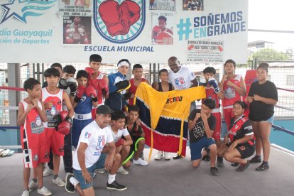 Segundo Mercado con sus seguidores en la Isla Trinitaria.