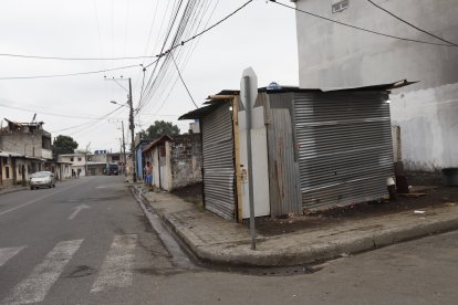 En el sector de Los Helechos, dos lavadores de vehículos fueron asesinados en su sitio de trabajo.