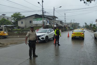 La presencia de policías en Olón se ha intensificado con varios operativos.