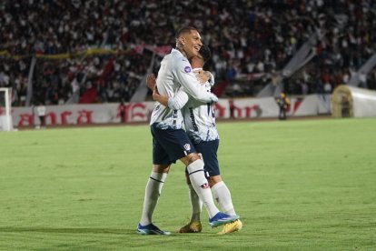 Paolo Guerrero celebra el triunfo de Liga de Quito.