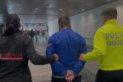 El sujeto se encuentra en Bogotá a la espera de un avión que lo lleve a los Estados Unidos.