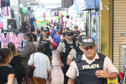 La mañana de ayer policias realizaron un recorrido por el sector donde ocurrió el asalto.