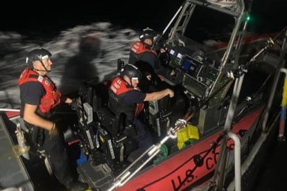 Personal de la Armada del Ecuador intervino en la captura de la lancha con droga.