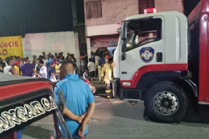 Uno de los cuerpos fue hallado en el interior del local. El hecho conmocionó a los habitantes de la calle 9 de Octubre.