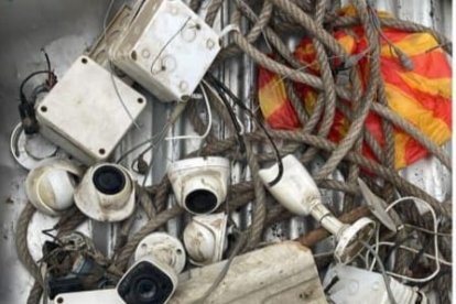 Se encontró cámaras alrededor de la casa de Jaime Santacruz.