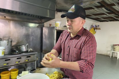 Fernando Mora está de acuerdo con alquilar los baños en su negocio, para generar
ingresos extras.