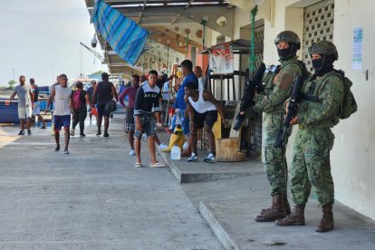 El lugar, al momento, está siendo resguardado por personal de las Fuerzas Armadas y la Policía Nacional