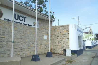 Un vehículo desconocido se acercó al destacamento.