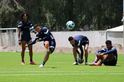 Alexander Alvarado le dio a San Antonio de Quevedo, el primer campeón de Copa Sudamericana.    


Alexander Alvarado le dio a San Antonio de Quevedo, el primer campeón de Copa Sudamericana.    
Alexander Alvarado le dio a San Antonio de Quevedo, el primer campeón de Copa Sudamericana.